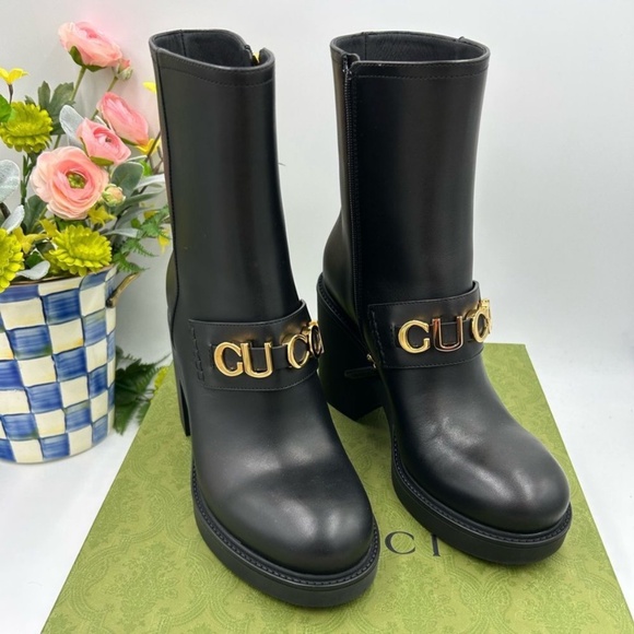 Women’s Gucci gold logo leather ankle boots size 39.5 made in Italy NWT - Picture 1 of 12